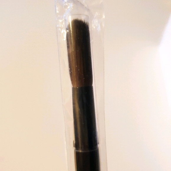 Bobbi Brown Eye Blender Brush - Picture 4 of 4